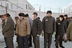 Заключенные Томской колонии общего режима, декабрь 2001 г.